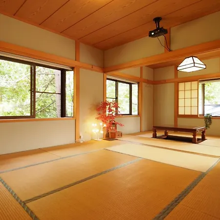 お湯掛け流し『草津温泉湯畑』徒歩圏内※温泉街を大勢で遊びたい & 癒されたい Villa Exterior photo